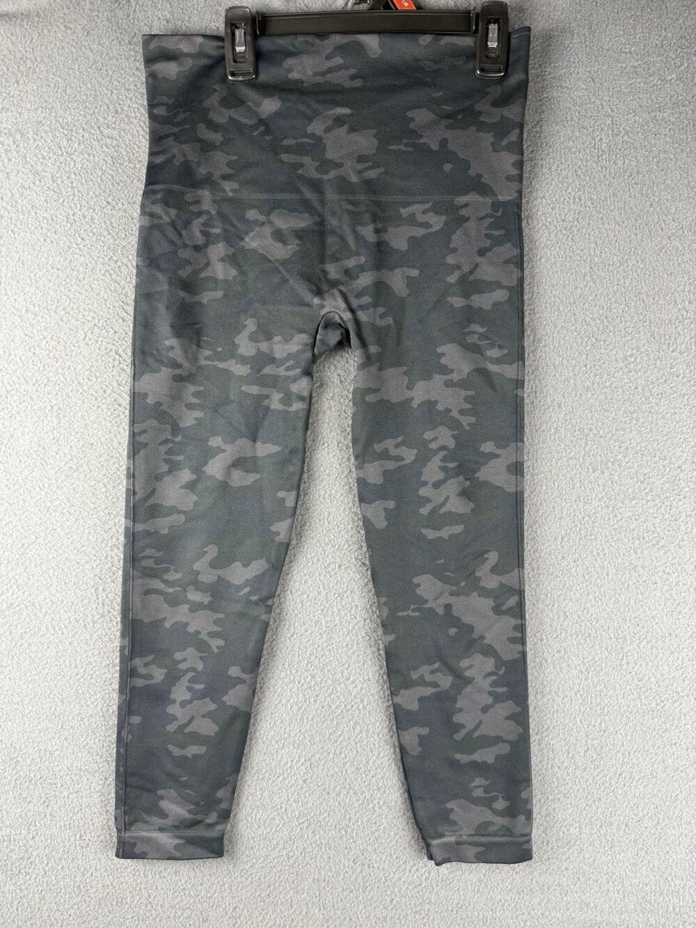 Spanx Look At Me Now Seamless, Cropped Leggings EVEREVE CAMO Size Large
